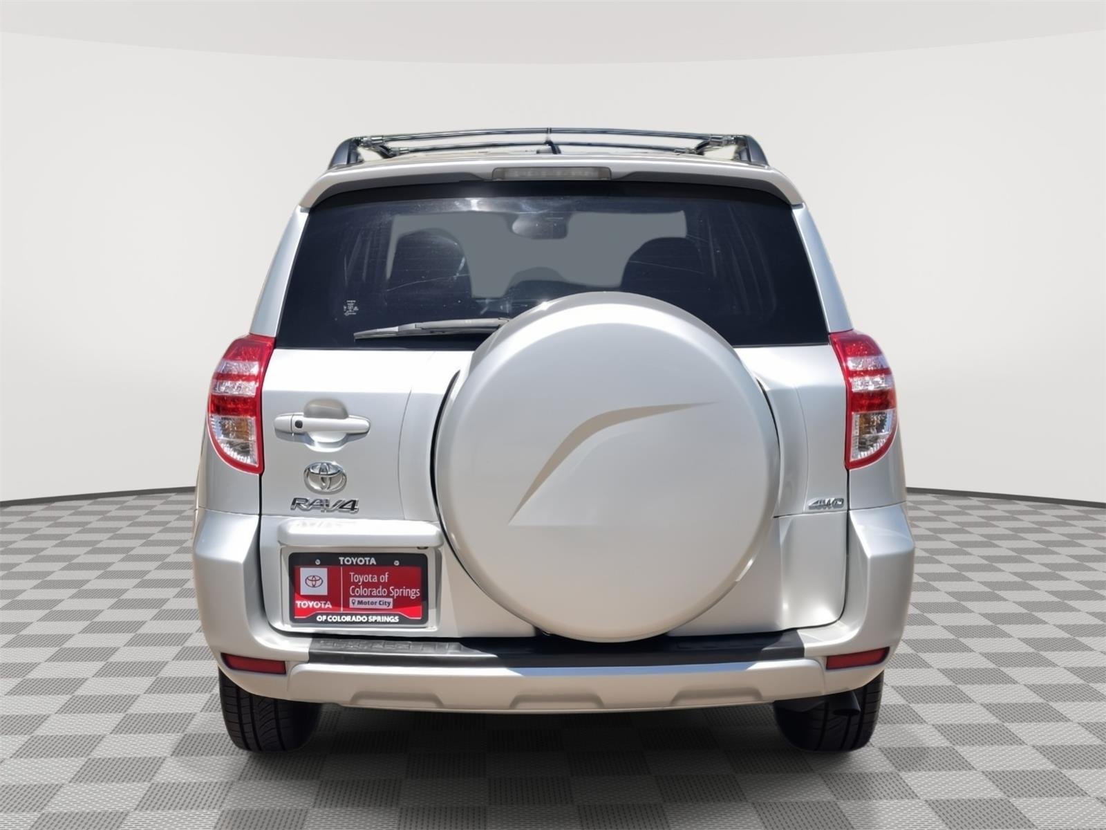Used 2012 Classic Silver Metallic Toyota Limited image 40