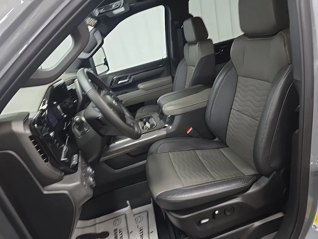 Used 2025 Gray Chevrolet ZR2 image 35