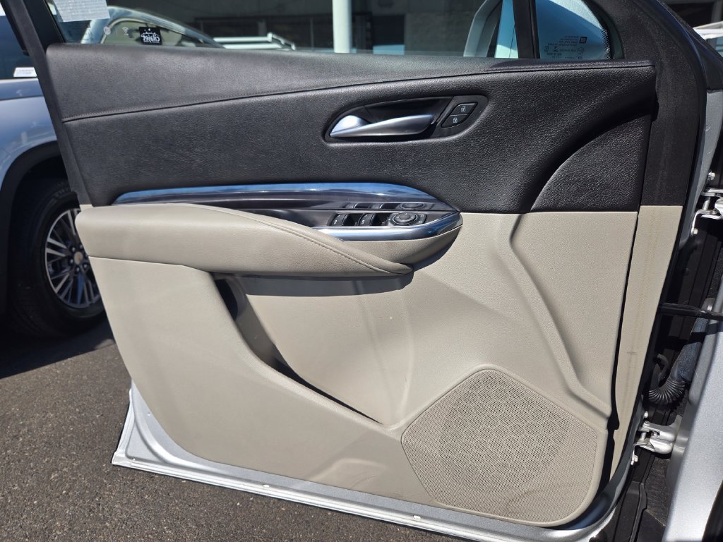 Used 2019 Silver Cadillac Luxury image 13