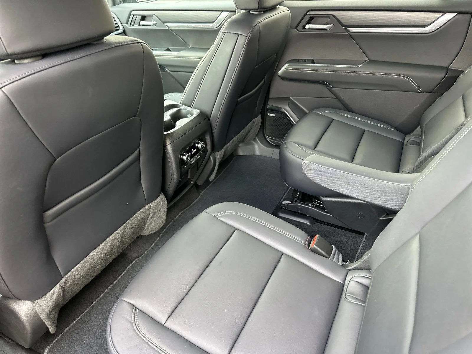 New 2027 Ebony Twilight Metallic GMC Elevation image 11