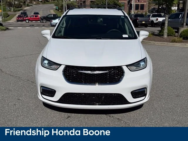 Used 2022 White Chrysler Touring L image 2