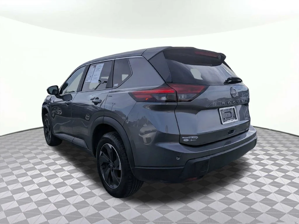 Certified Used 2025 Gun Metallic Nissan SV image 5