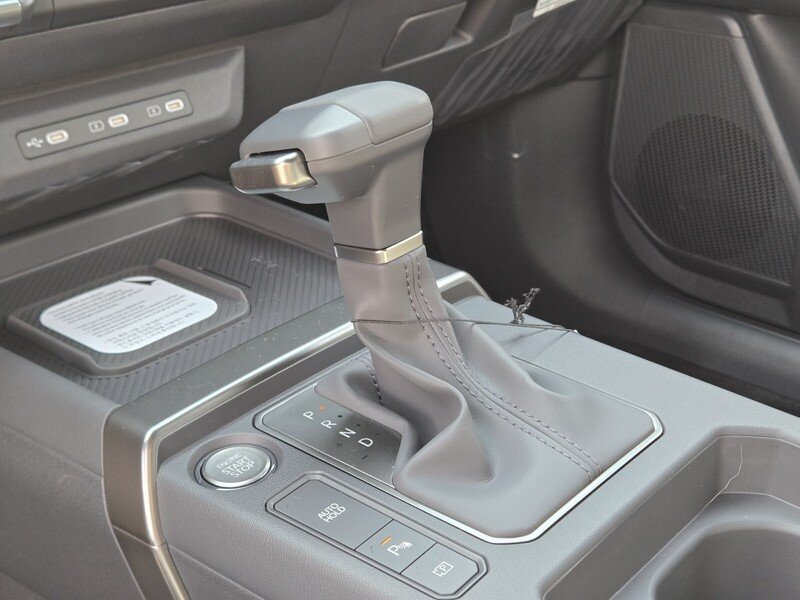 New 2027 Terrain Brown Kia X-Line S image 13