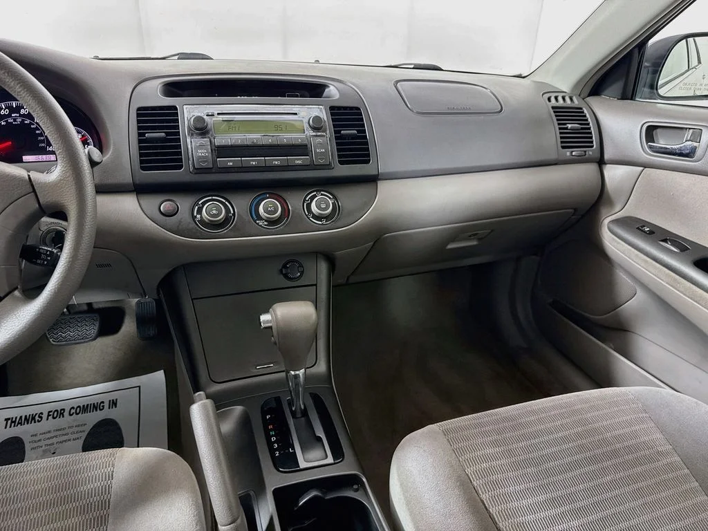 Used 2005 Lunar Mist Metallic Toyota STD image 26