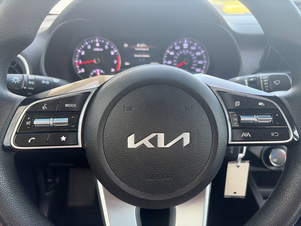 Used 2024 White Kia LXS image 24