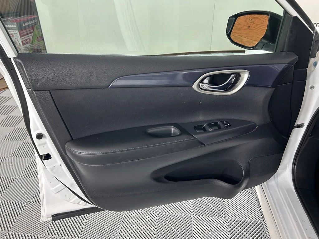 Used 2017 White Nissan SR image 9