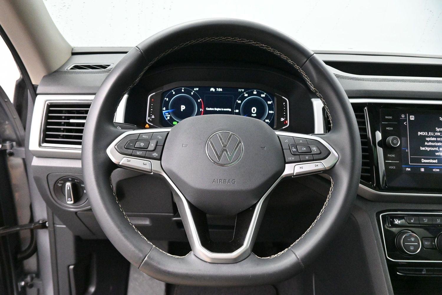 Used 2022 Pyrite Silver Metallic Volkswagen 2.0T SE w/Technology image 15