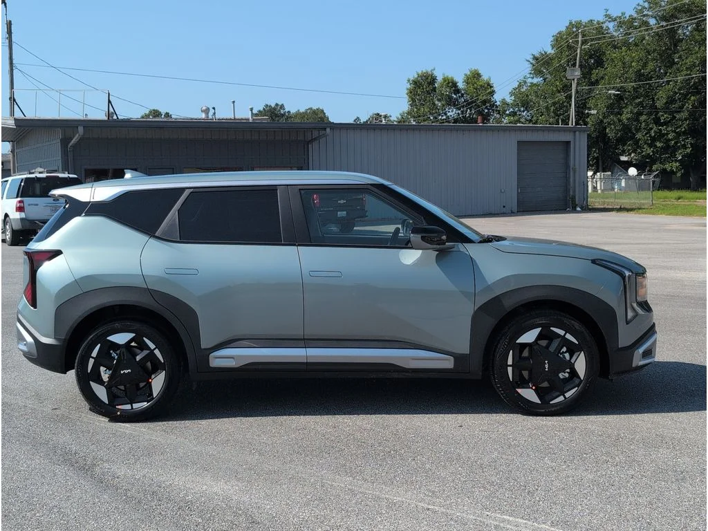 New 2027 Iceberg Green Kia S image 6