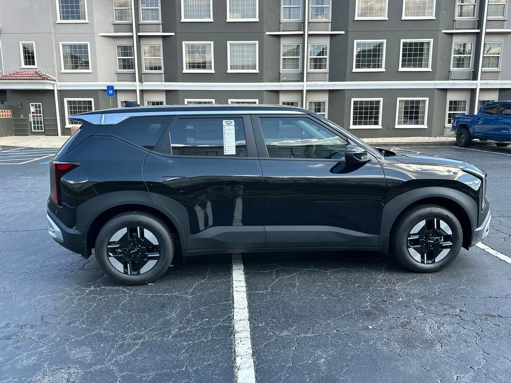 New 2027 Black Kia LX image 8