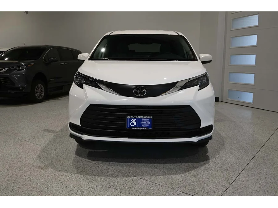 New 2026 WHITE Toyota LE Mobility Handicap Van image 4