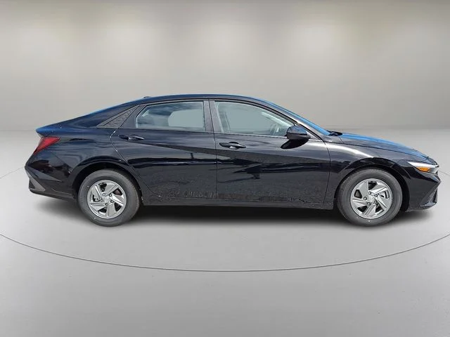 New 2026 Black Hyundai SE image 5
