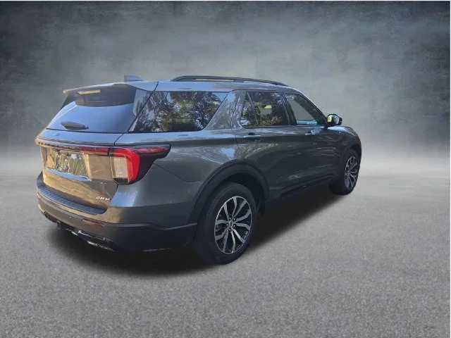 Used 2025 Gray Ford ST-Line image 7