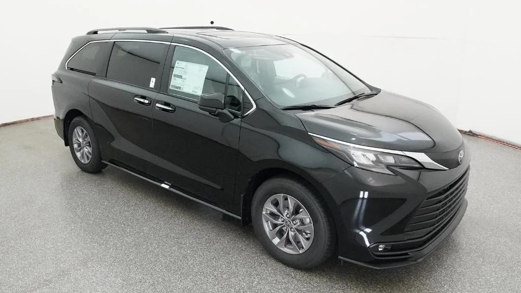 New 2026 Midnight Black Metallic Toyota XLE image 15