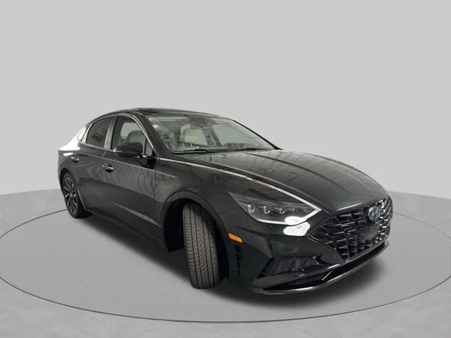 Used 2020 Black Hyundai Limited image 4