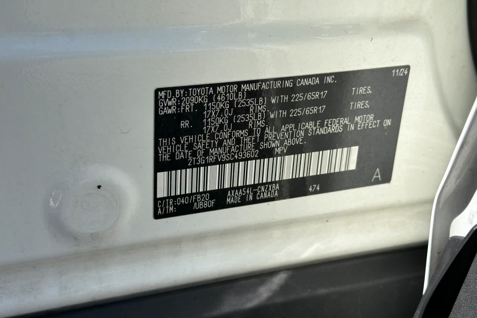 Used 2025 Ice Cap Toyota LE image 32