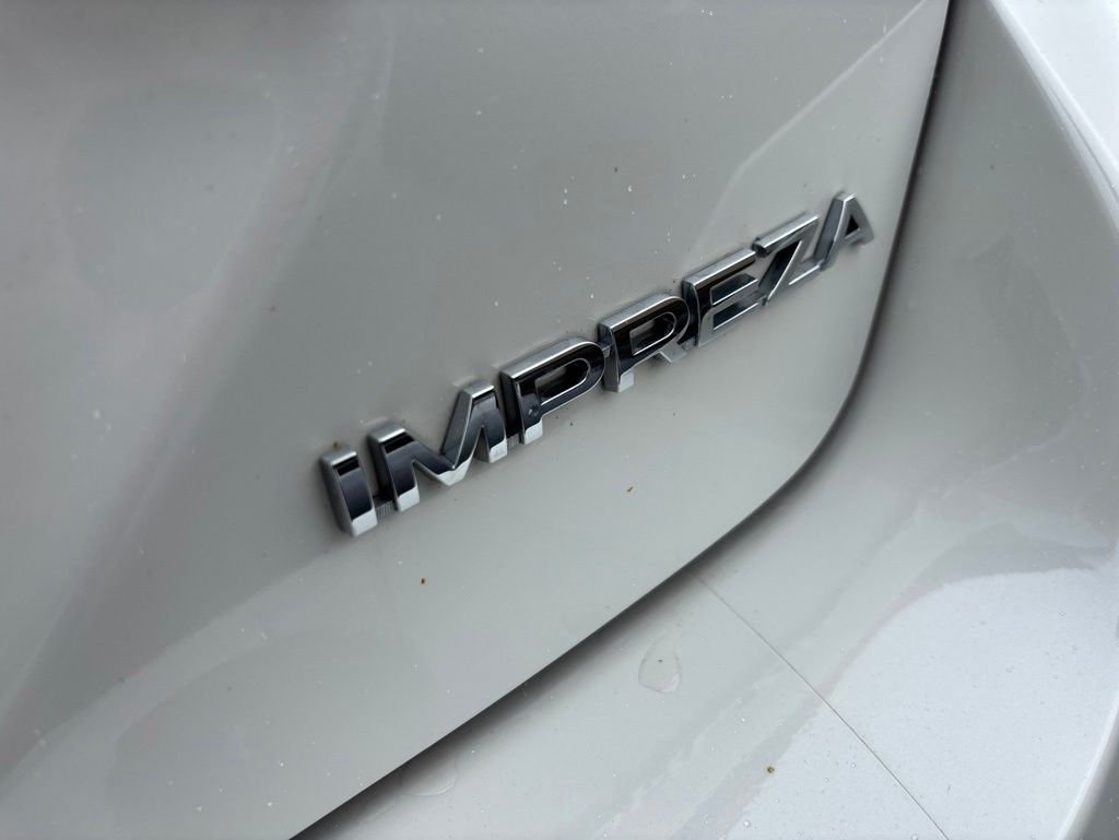 Used 2024 White Subaru Base image 32