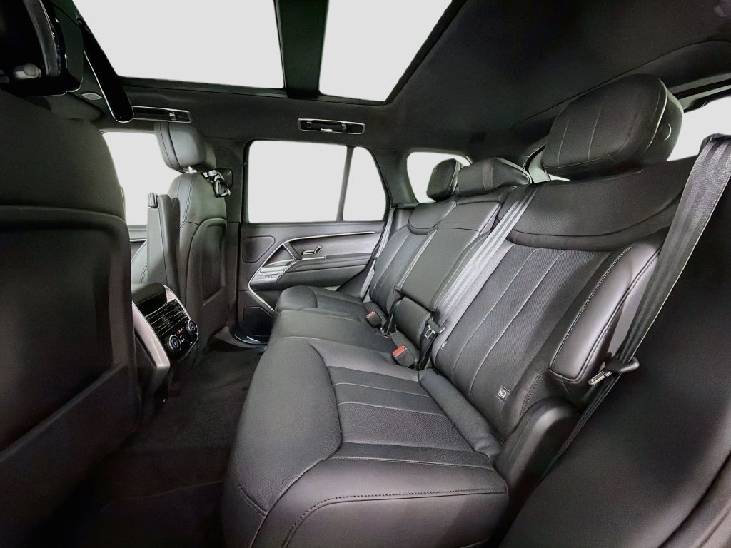 New 2027 Santorini Black Land Rover SE image 24