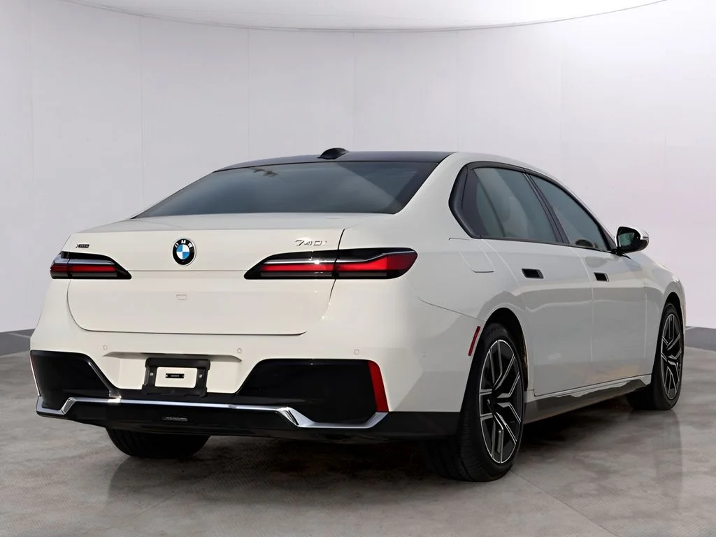 2025 BMW 7 Series 740i - Photo 7