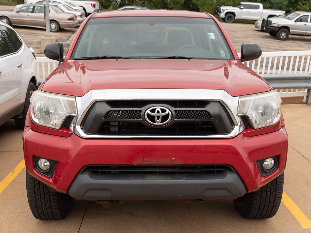 Used 2015 Barcelona Red Metallic Toyota V6 image 3
