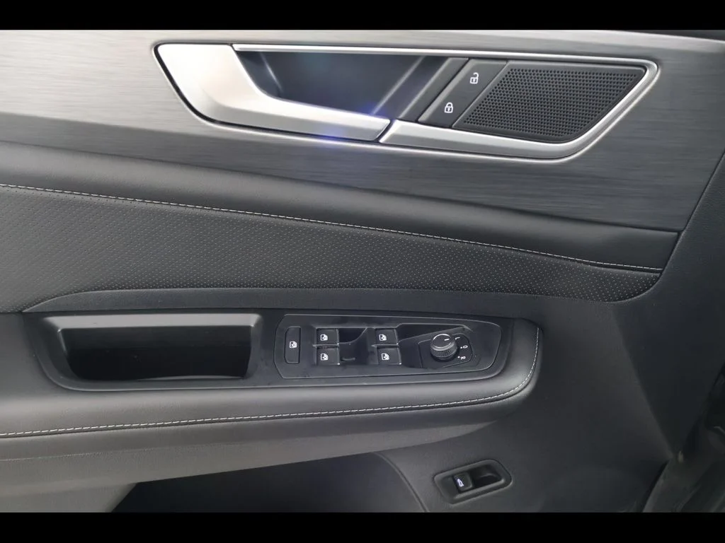 New 2026 Black Volkswagen 2.0T SE w/Technology image 29