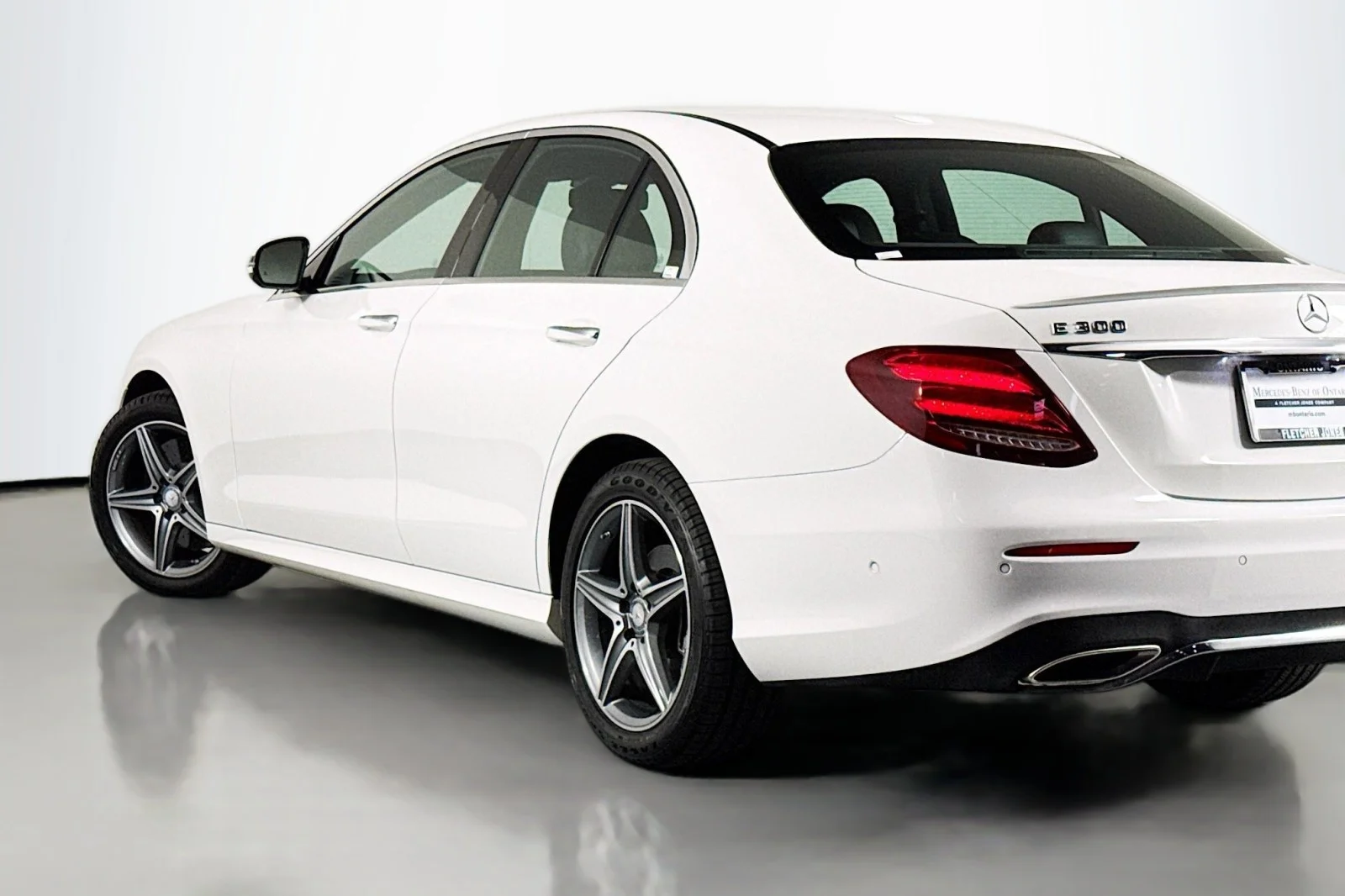 Used 2017 Polar White Mercedes-Benz E 300 Luxury image 15