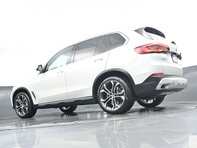 Used 2023 White BMW sDrive40i image 41