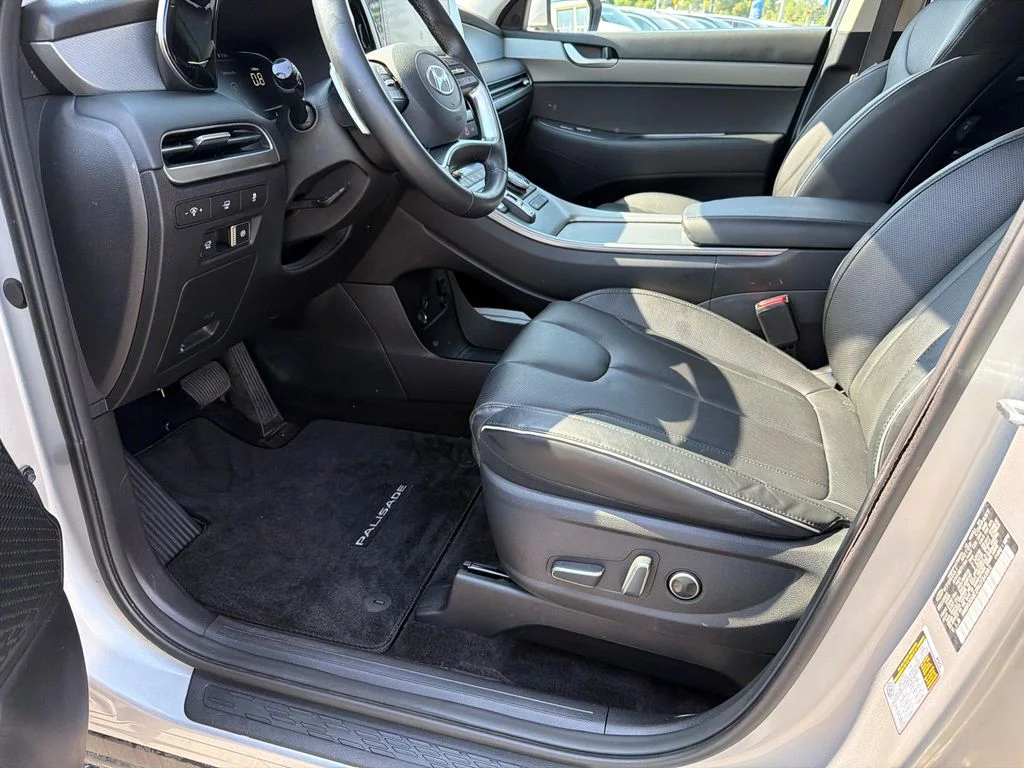 Used 2024 Silver Hyundai SEL image 9