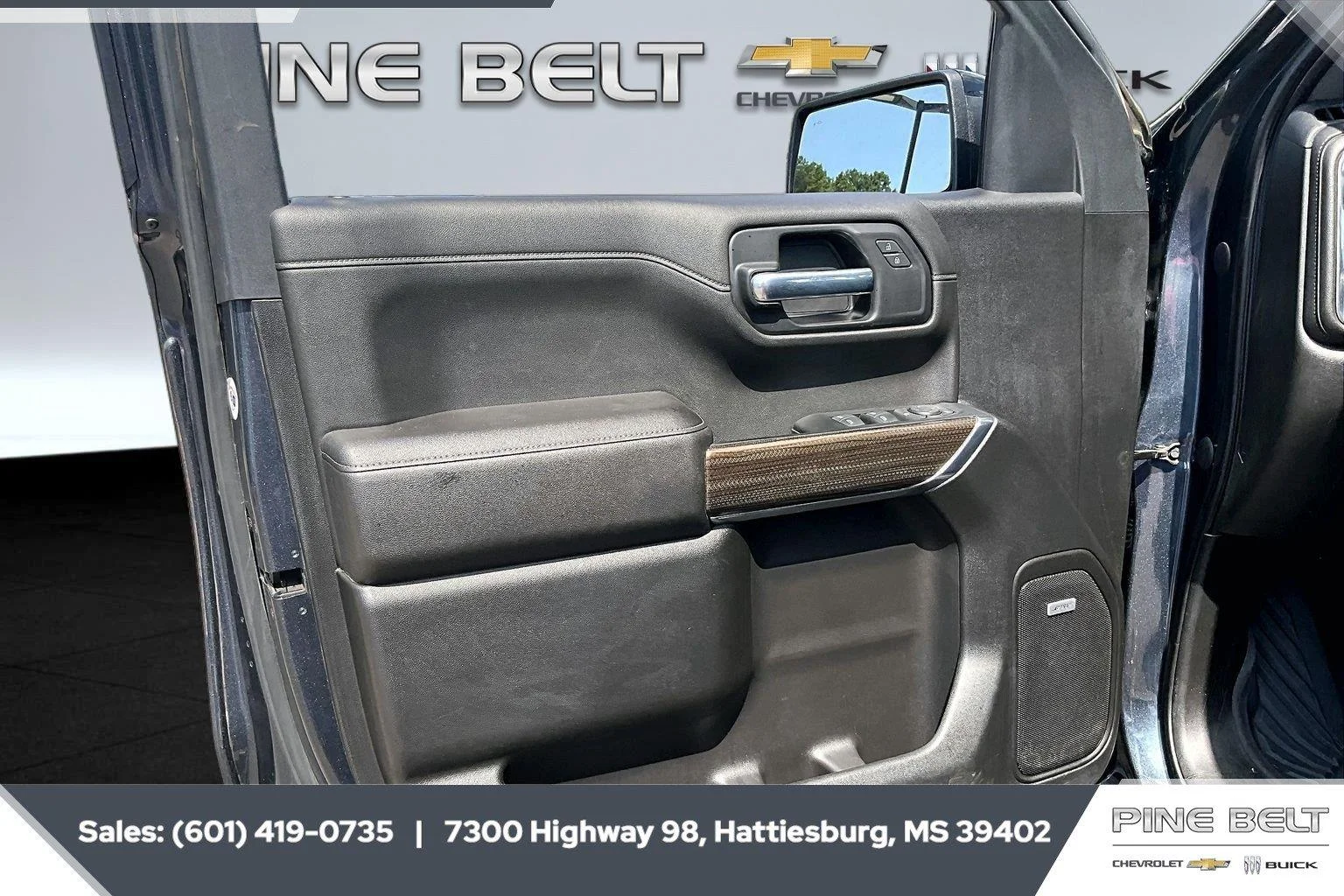 Used 2022 Shadow Gray Metallic Chevrolet RST image 18