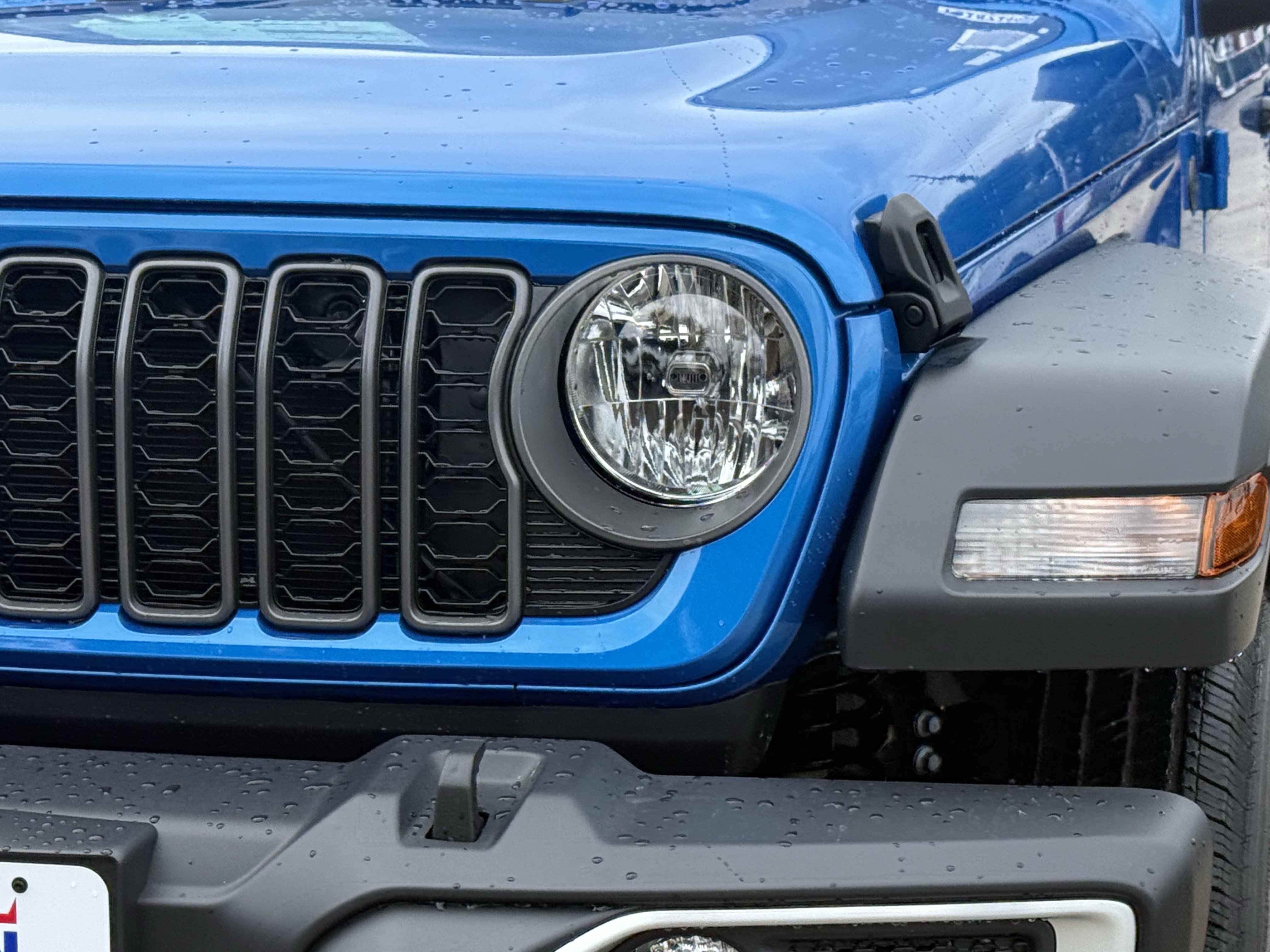 New 2026 Hydro Blue Pearl-Coat Exterior Paint Jeep Sport image 7