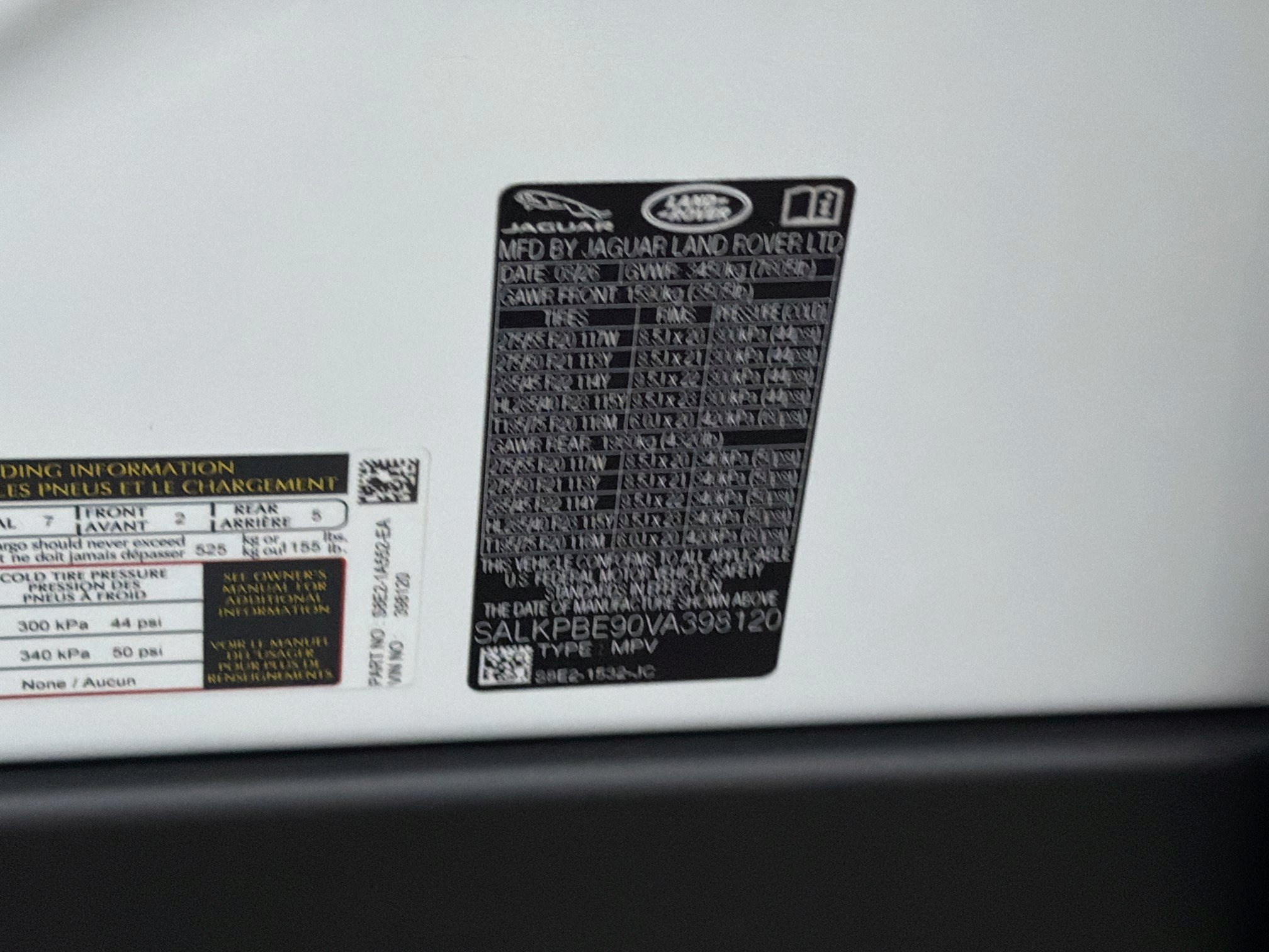 New 2027 Fuji White LAND ROVER  image 43