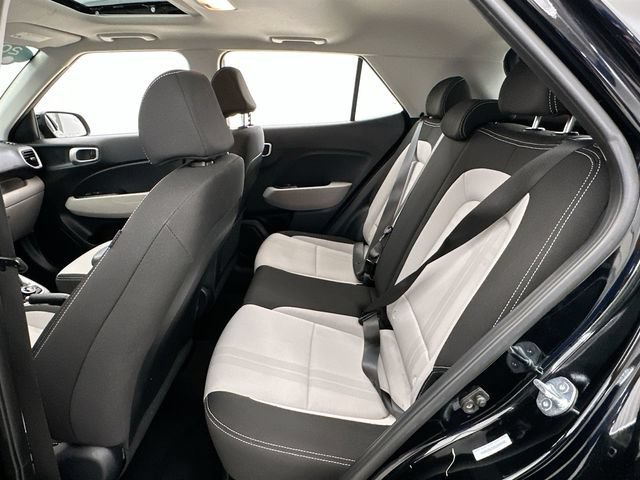 2025 Hyundai Venue SEL - Photo 11