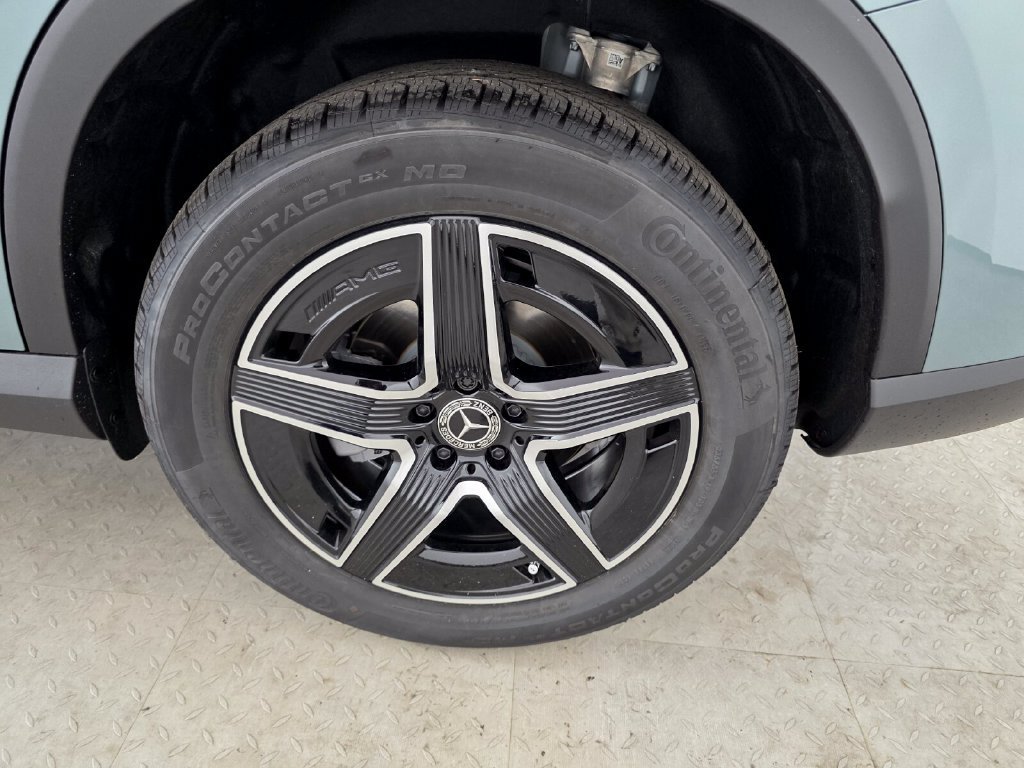 New 2027 Verde Silver Metallic Mercedes-Benz GLC 300 image 28
