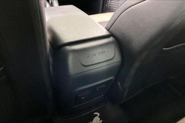 Used 2022 Red Ford Wildtrak image 9