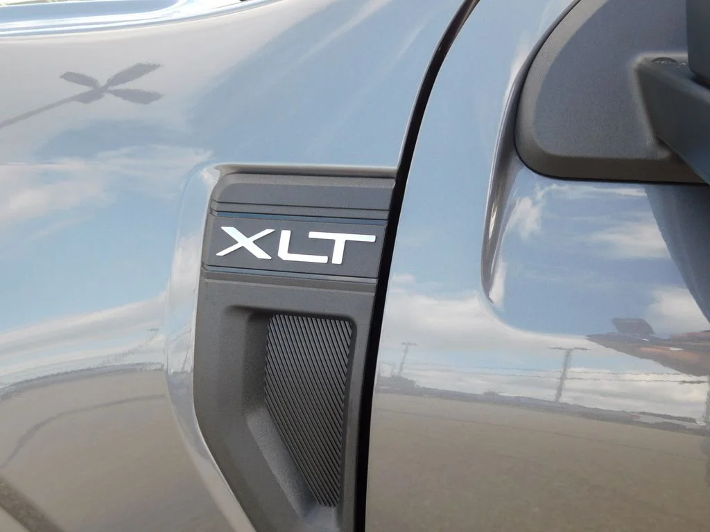 New 2026 Carbonized Gray Metallic Ford XLT image 37