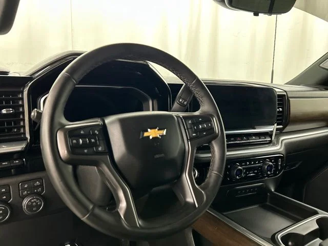 Used 2026  Chevrolet High Country image 8