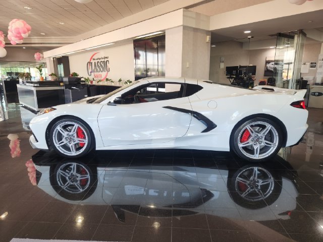 Used 2020 ARCTIC WHITE Chevrolet 2LT image 11