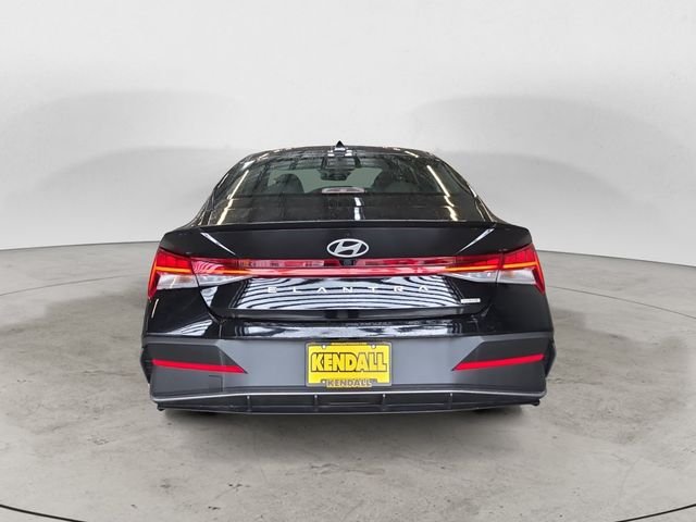 Used 2025 Black Hyundai SEL Sport image 4