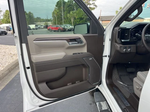 Used 2024 White GMC SLT image 4