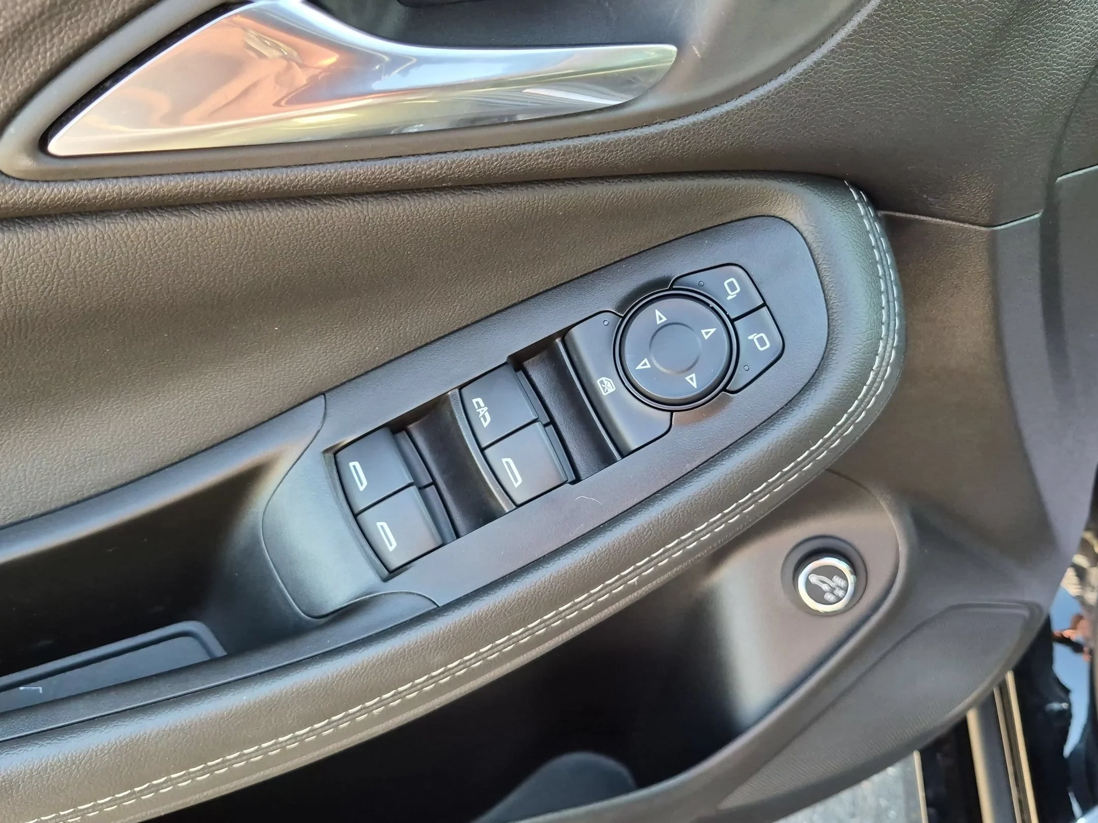 Used 2023 Ebony Twilight Metallic Buick Select image 21