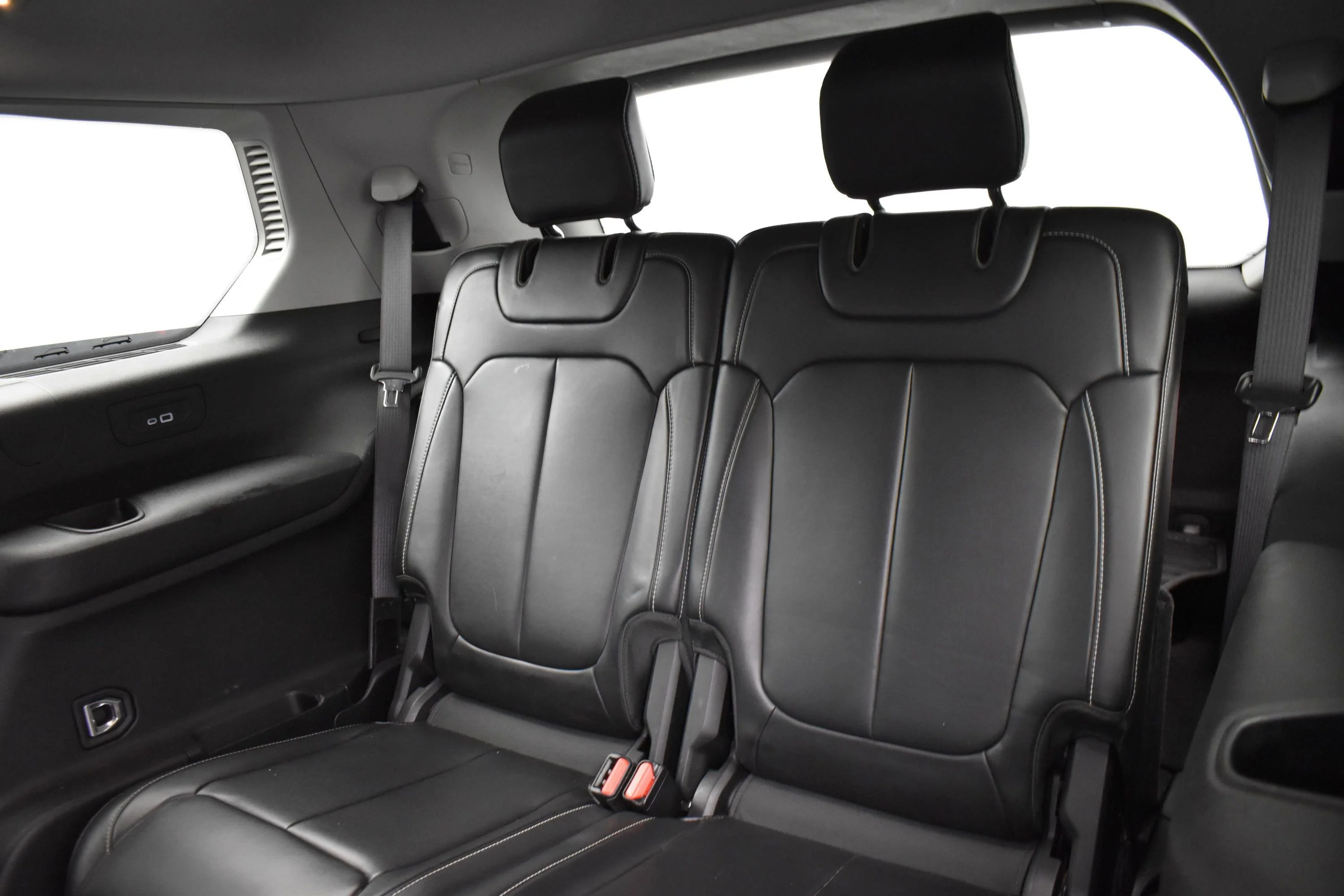 Used 2021 Diamond Black Crystal Pearlcoat Jeep Limited image 8
