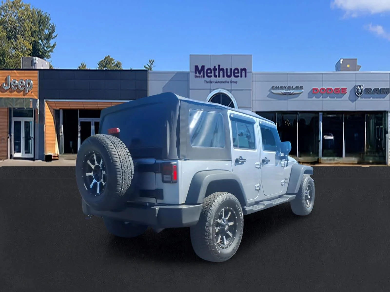 Used 2016 Billet Silver Metallic Clearcoat Jeep Sport image 3