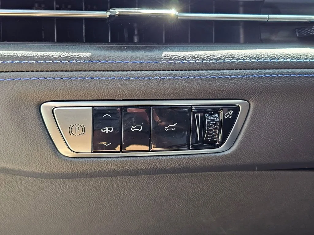 New 2026 Luna Metallic Cadillac Luxury image 26