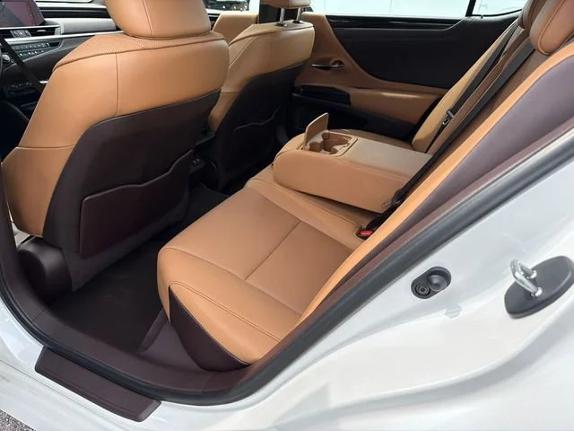 Used 2021 White Lexus ES 350 image 21