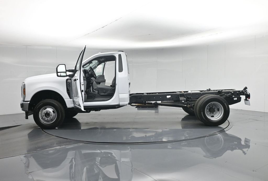 New 2026 Oxford White Ford XL image 29