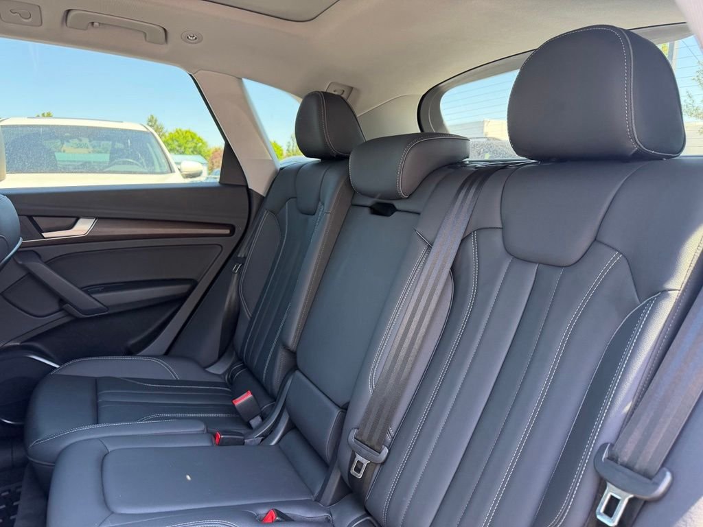Used 2024 Daytona Gray Pearl Effect Audi 45 S line Premium image 28
