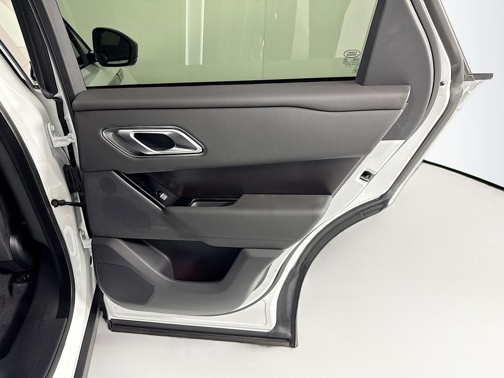 Used 2026 Fuji White Land Rover Dynamic SE image 29
