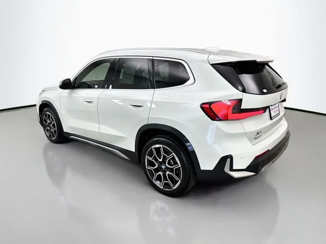 Used 2023 White BMW xDrive28i image 5