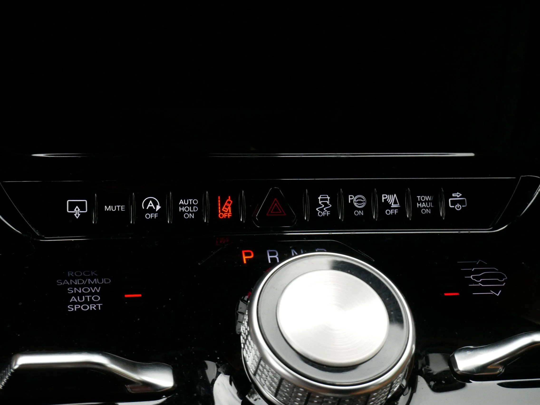 Used 2025 Diamond Black Crystal Pearlcoat Jeep Series III Obsidian image 25