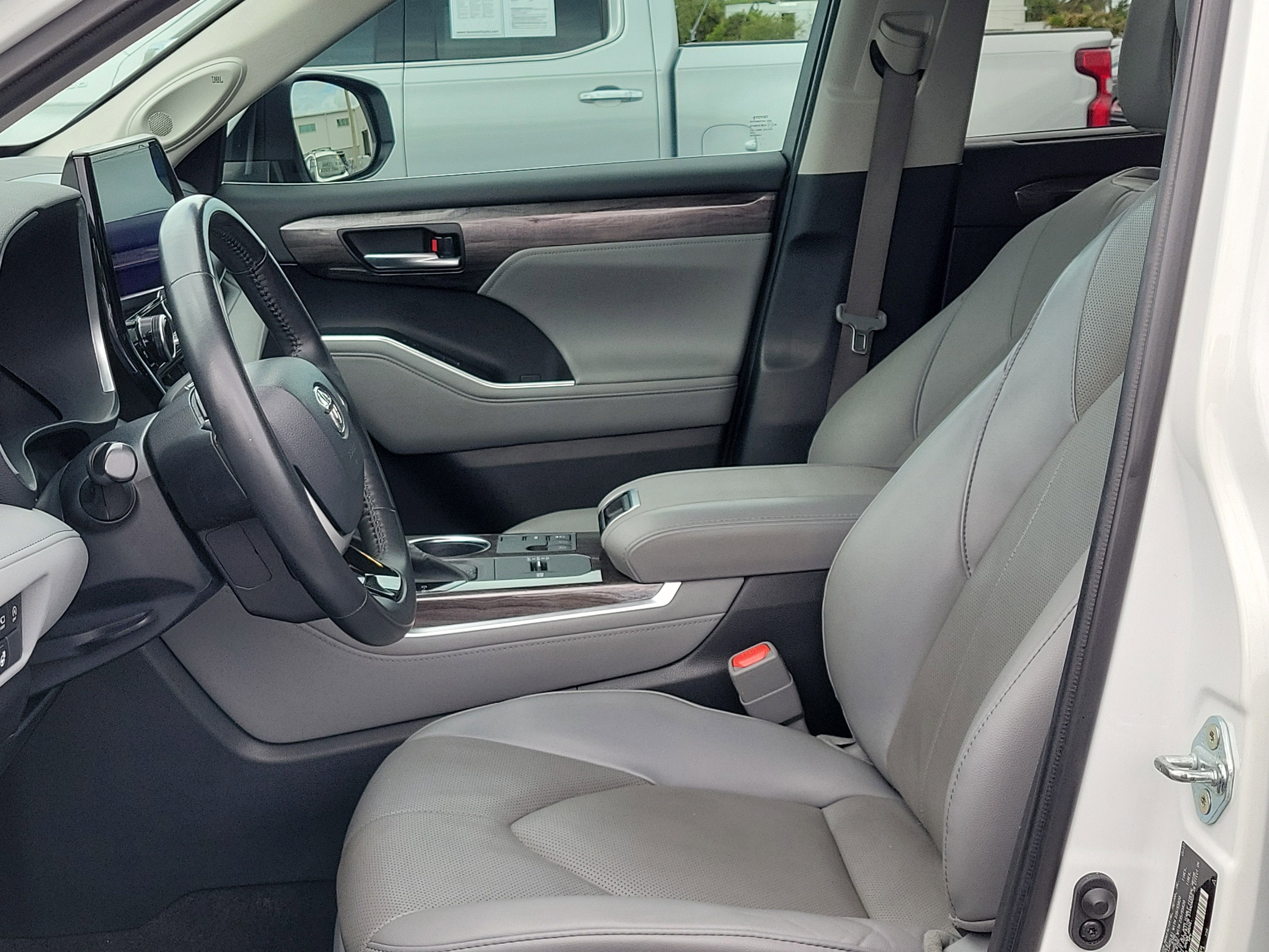 Used 2023 Wind Chill Pearl Toyota0 Limited image 21