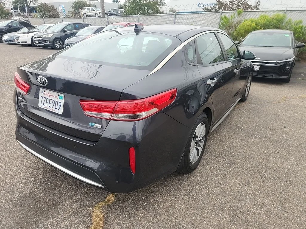 Used 2017 Gray Kia Base image 12